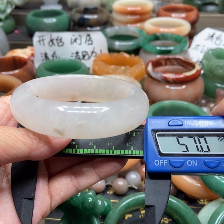 石英质玉手镯未镶嵌