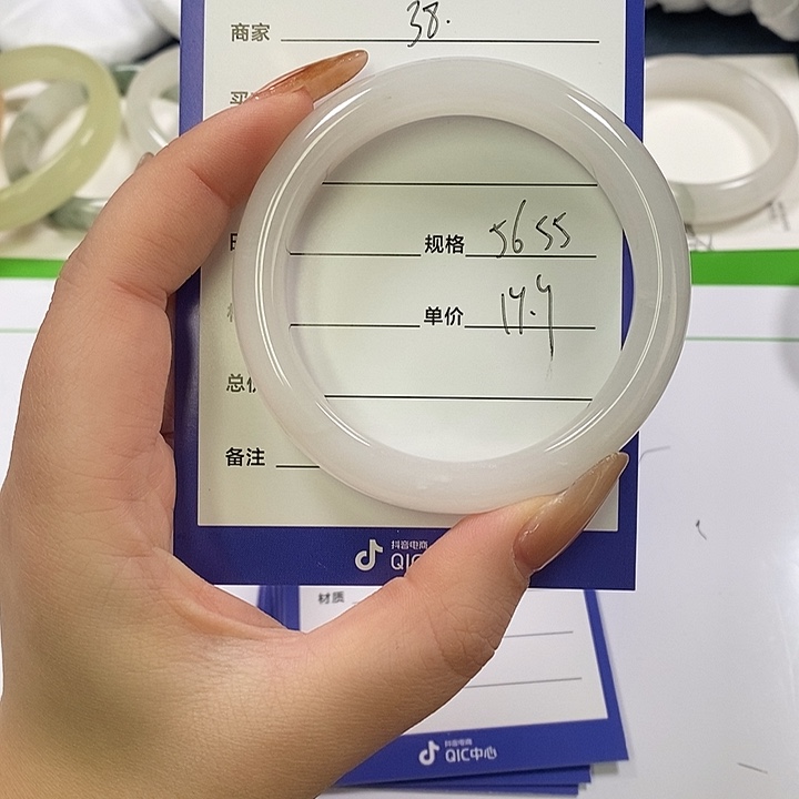 石英质玉未镶嵌手镯