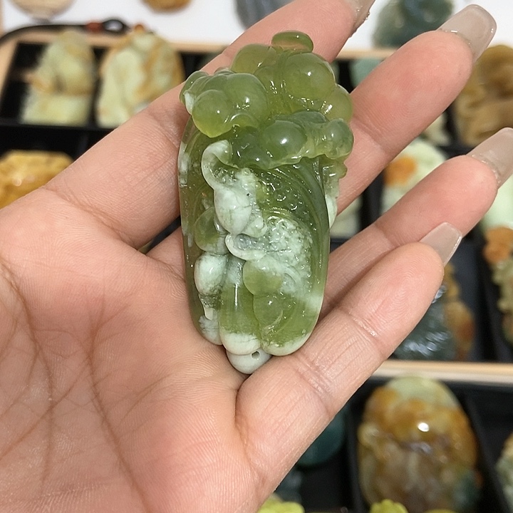 蛇纹石玉挂件未镶嵌