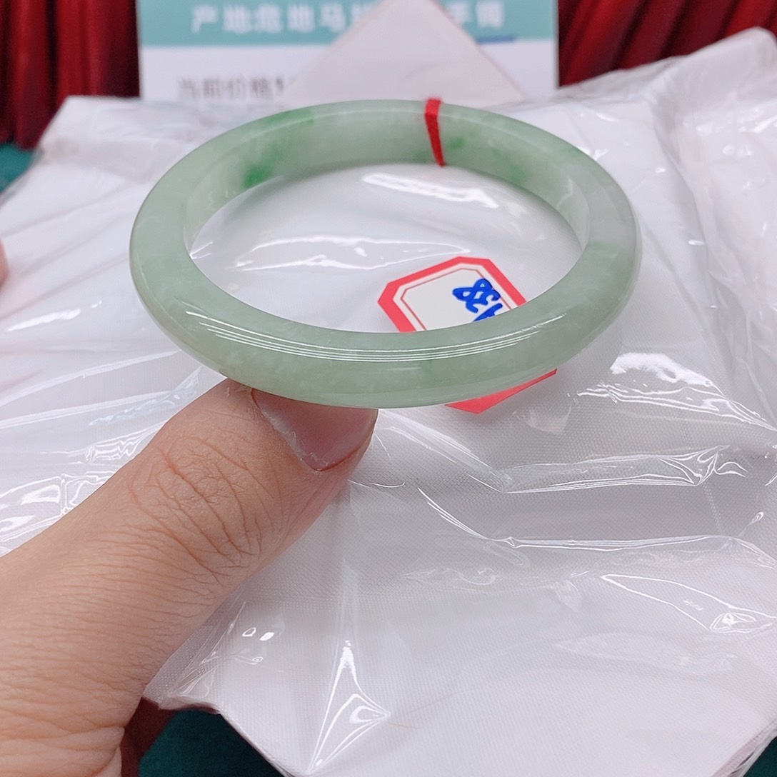 翡翠手镯未镶嵌女**?A38888888