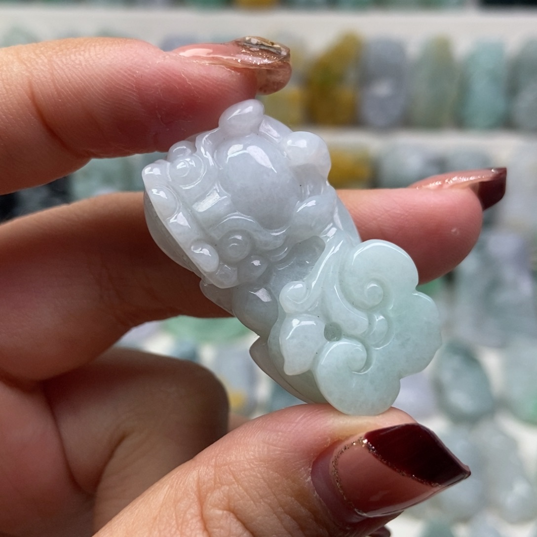 翡翠吊坠(赠链)未镶嵌