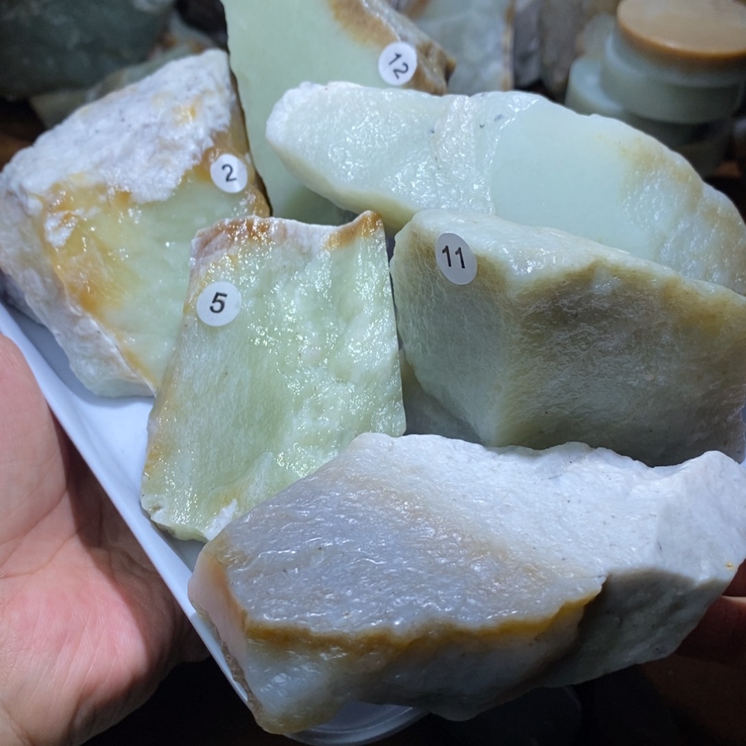 未镶嵌和田玉珠宝半成品库****坊