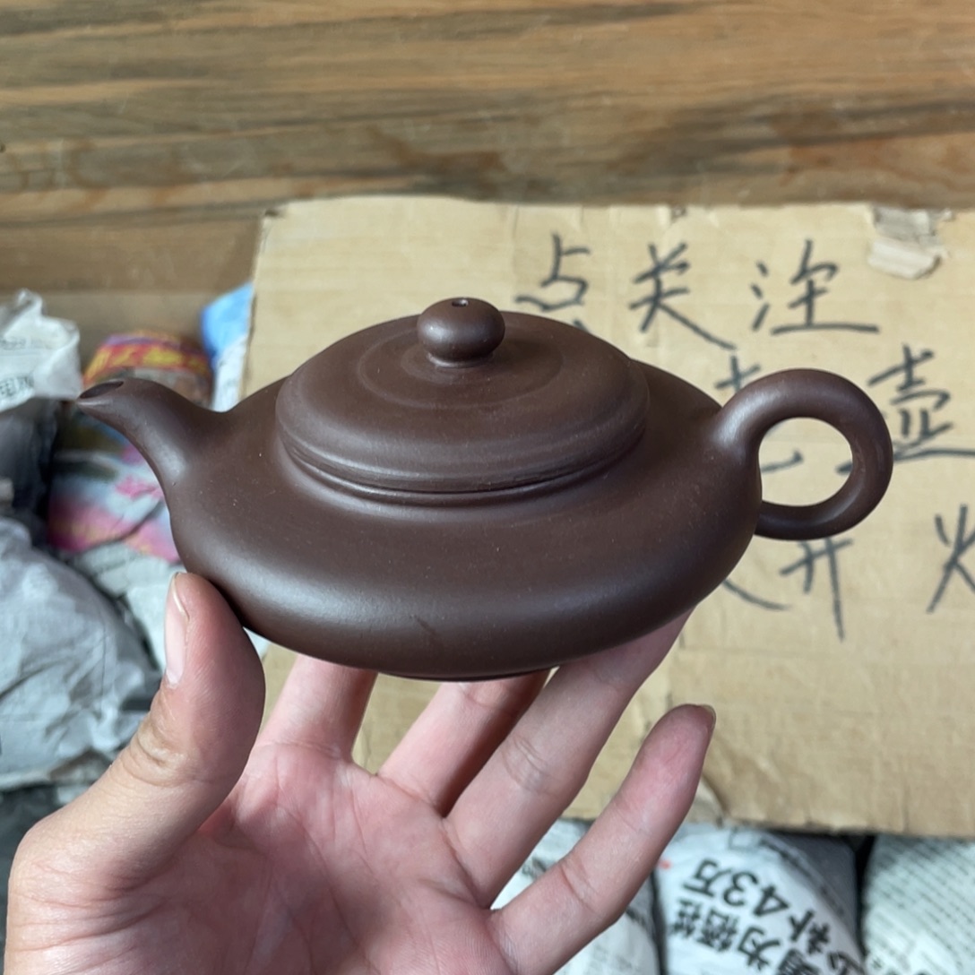 茶壶紫砂老厂紫砂壶一件。