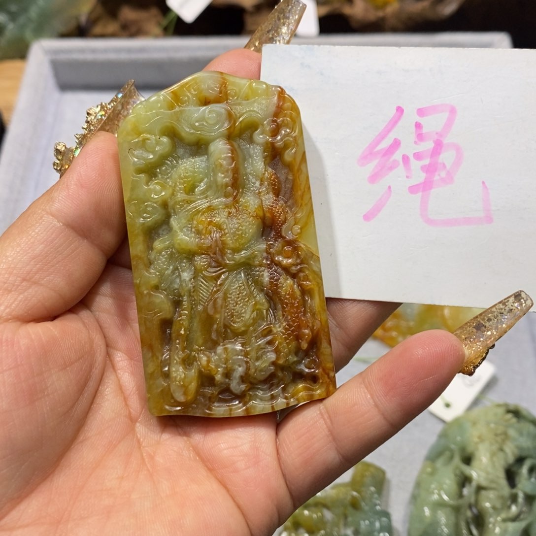 蛇纹石玉颈饰未镶嵌