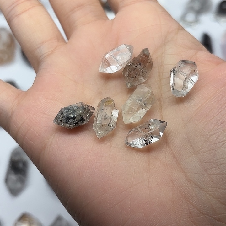 水晶未镶嵌颈饰7颗闪灵钻（已打