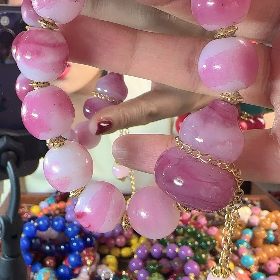 玻璃颈饰老琉璃的故事是一个人的故事