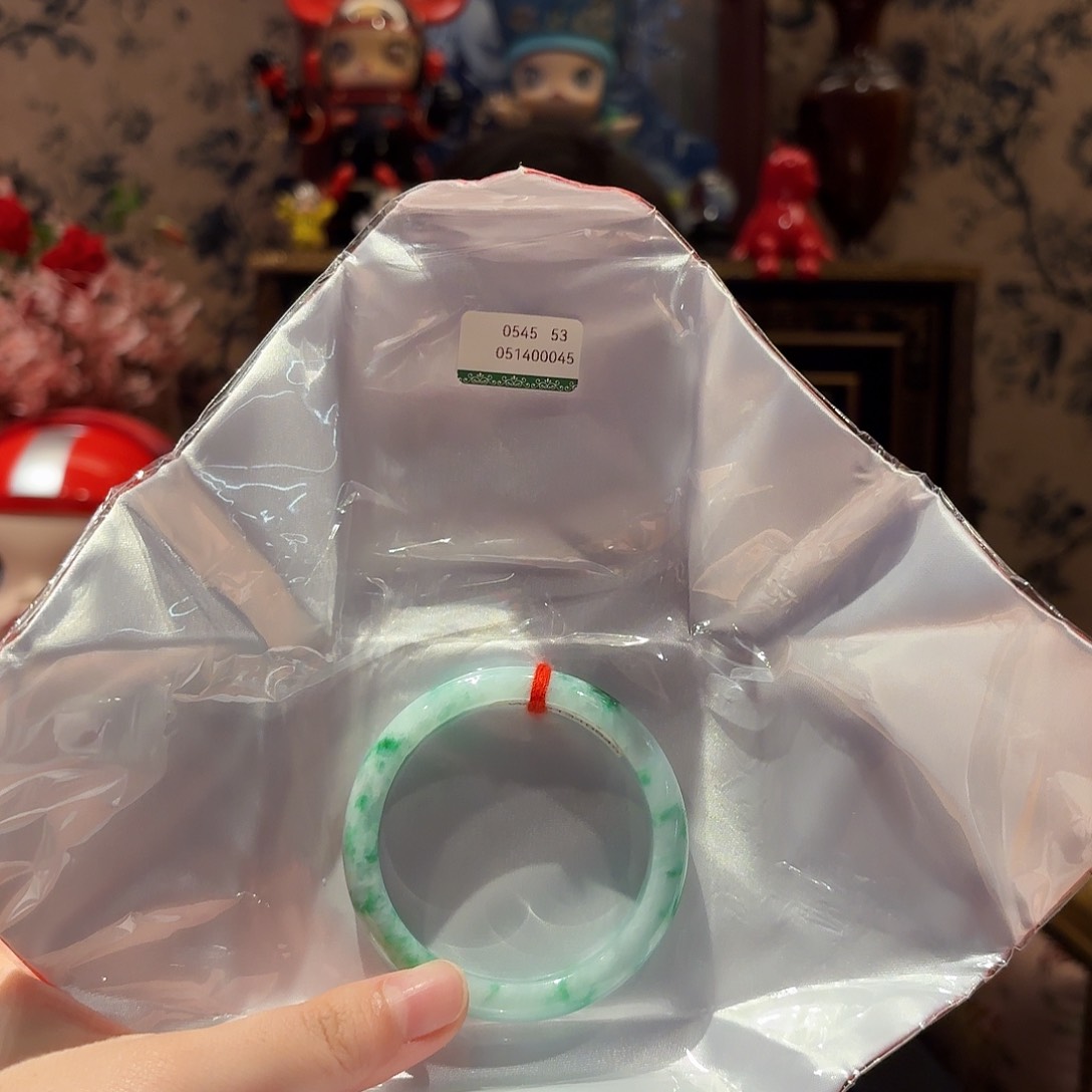 翡翠手镯未镶嵌53圈口