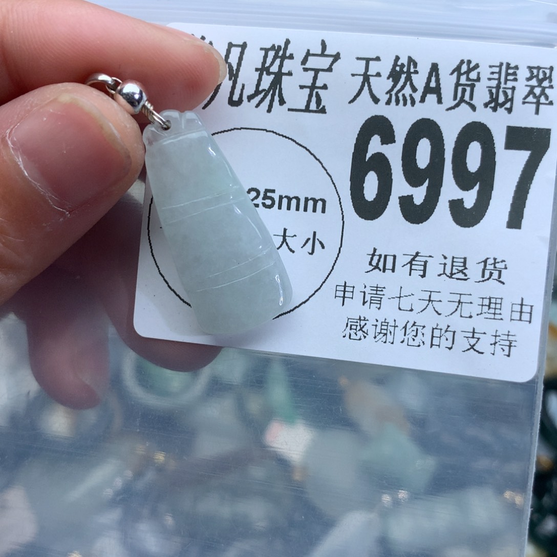 翡翠颈饰未镶嵌6997。