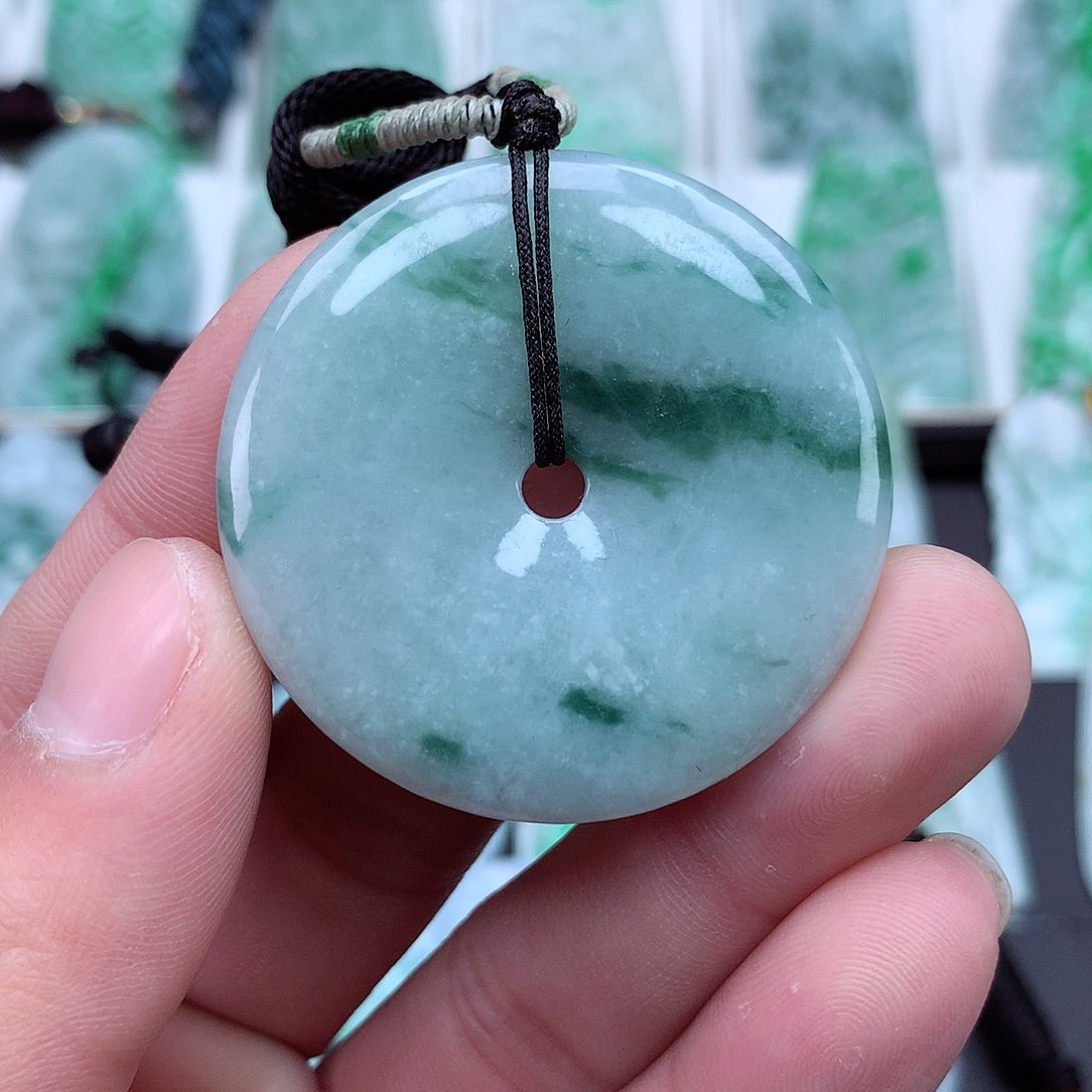 翡翠颈饰未镶嵌翡翠吊坠