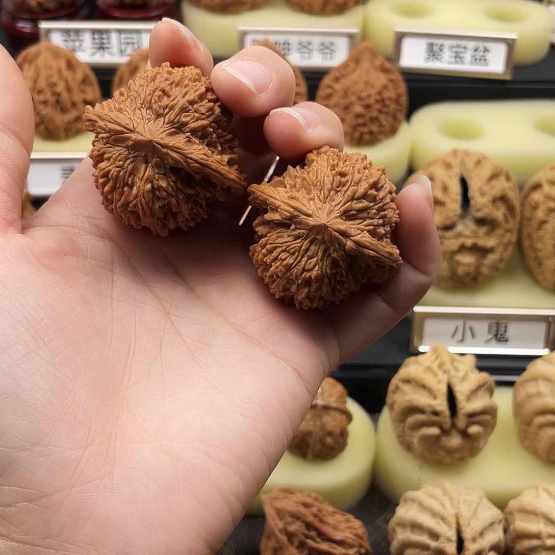 文玩核桃把件裕*满天星770