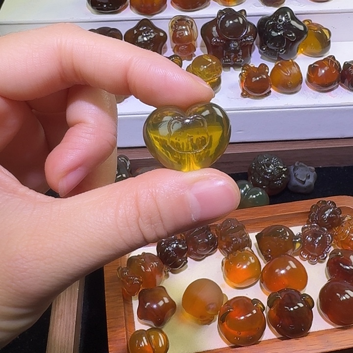 迎***冬琥珀未镶嵌裸石琥珀