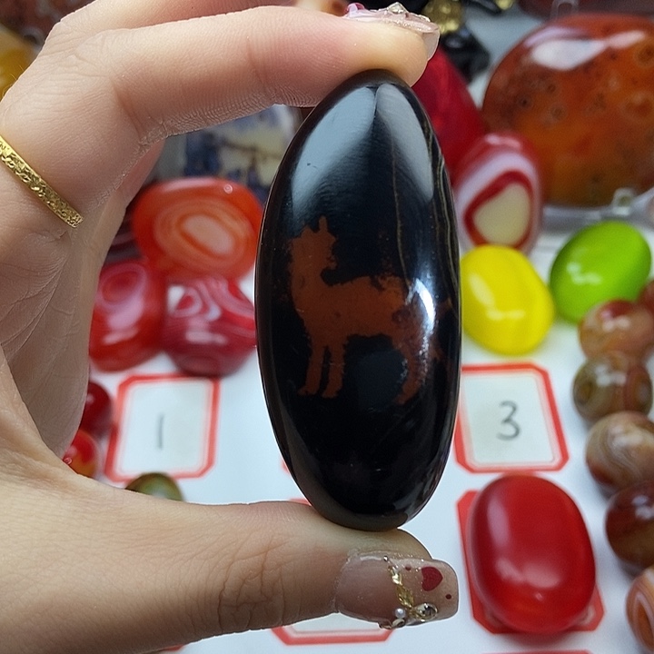 玛瑙/玉髓未镶嵌珠宝奇石