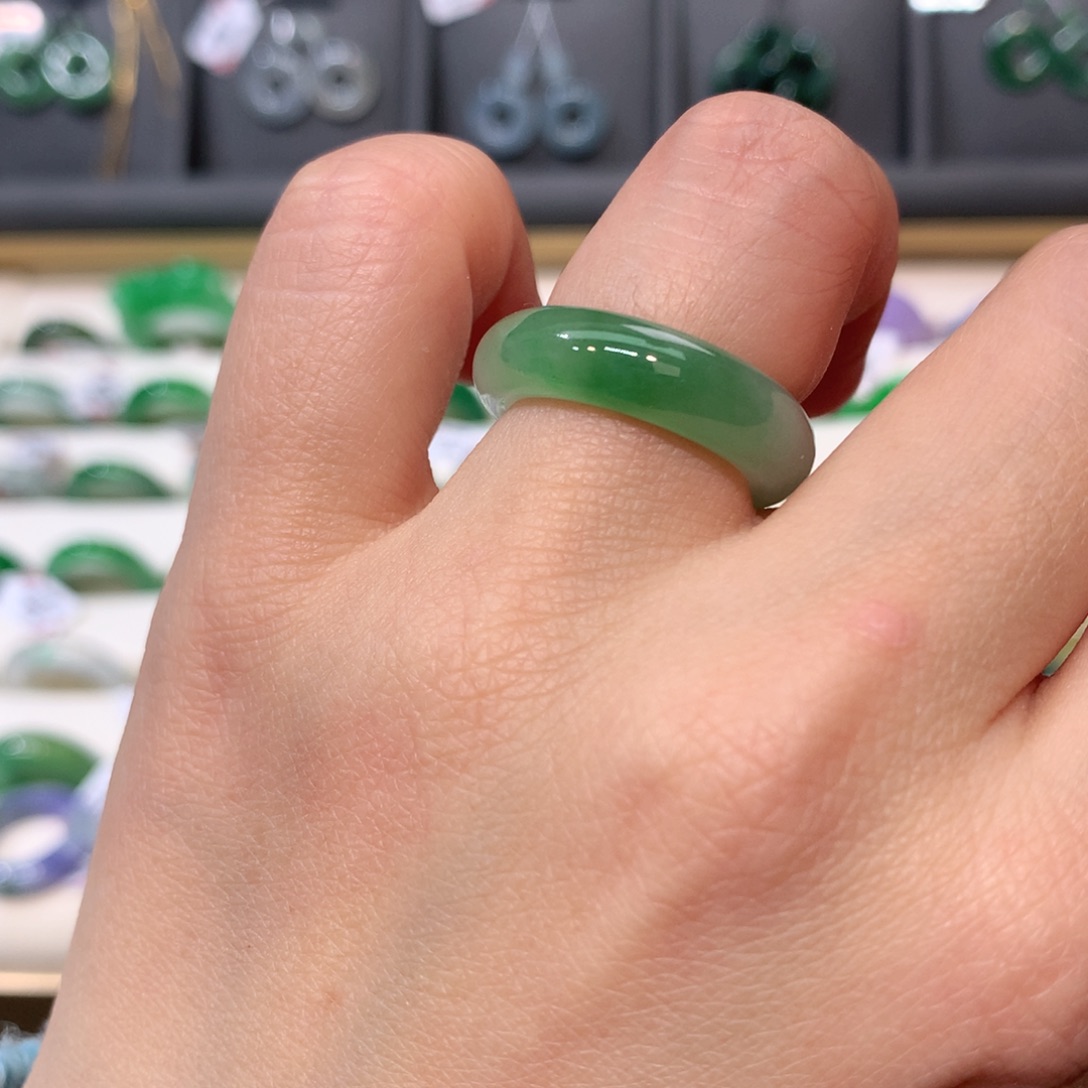 翡翠戒指未镶嵌翡翠