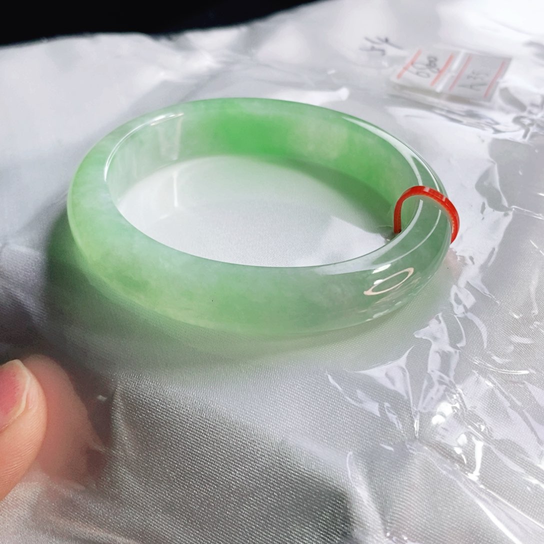 翡翠手镯未镶嵌D***a55贵妃