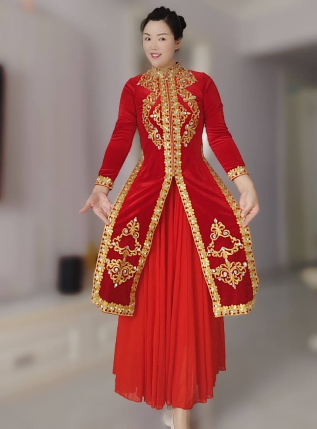 新疆舞蹈服重工贴花烫钻金丝绒长马甲