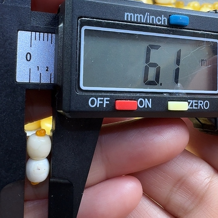 蜜蜡未镶嵌裸石22杂
