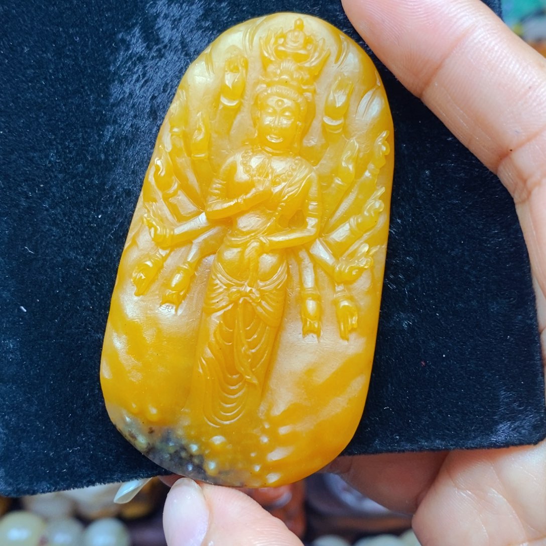 石英质玉（黄龙玉）未镶嵌颈饰