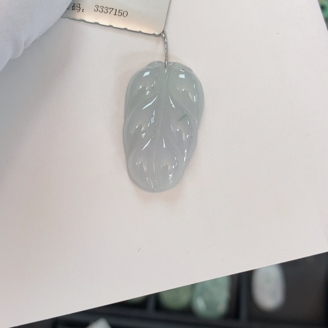 翡翠颈饰未镶嵌叶子