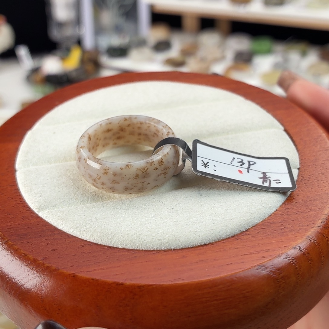 和田玉（糖玉）未镶嵌戒指Q46牛轧糖小轮胎内径19.0港码20