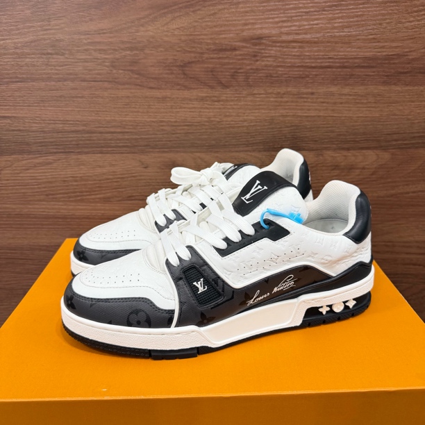 99新 LouisVuitton/路易威登 41.5码 trainer黑白浮雕 板鞋