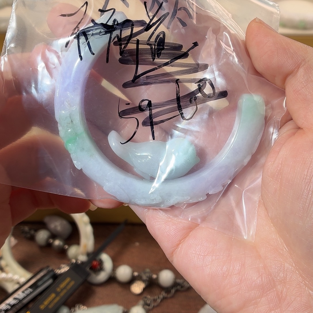 新***兰翡翠未镶嵌手镯春彩大长腿
