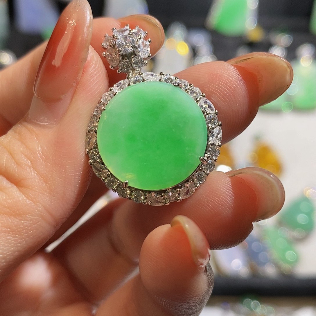 翡翠颈饰银S925镶嵌天然翡翠