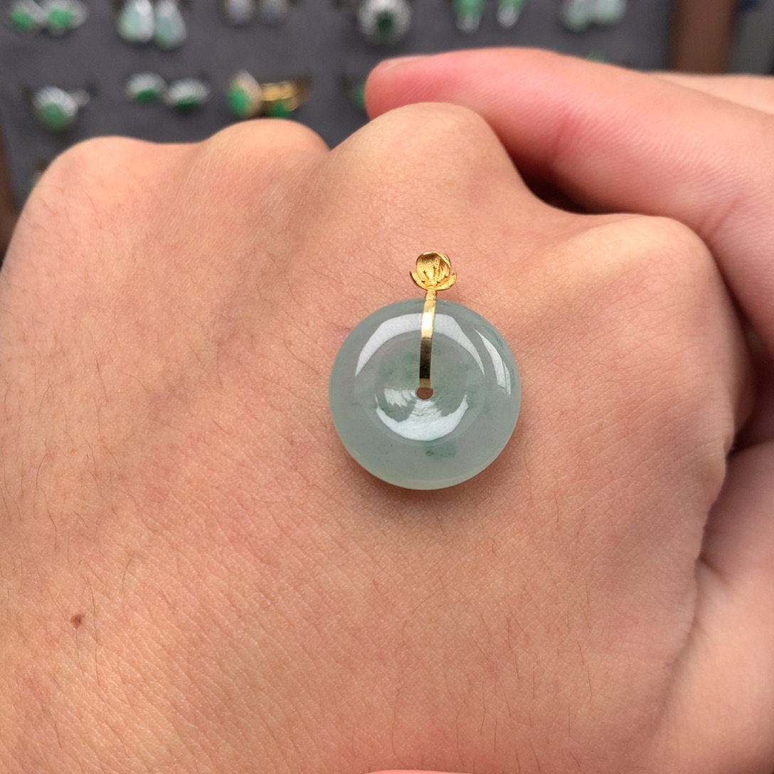 翡翠未镶嵌颈饰你是