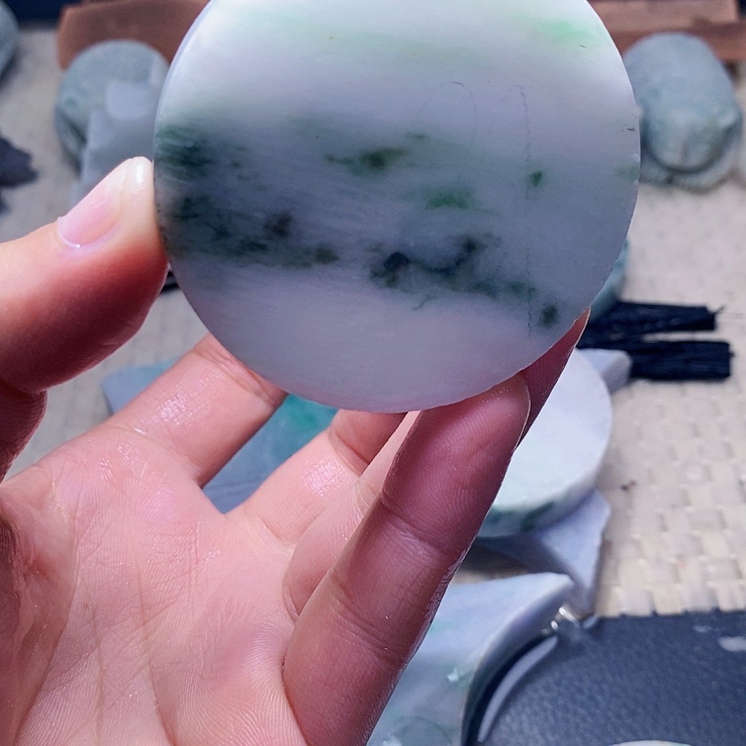 做***己翡翠未镶嵌颈饰888