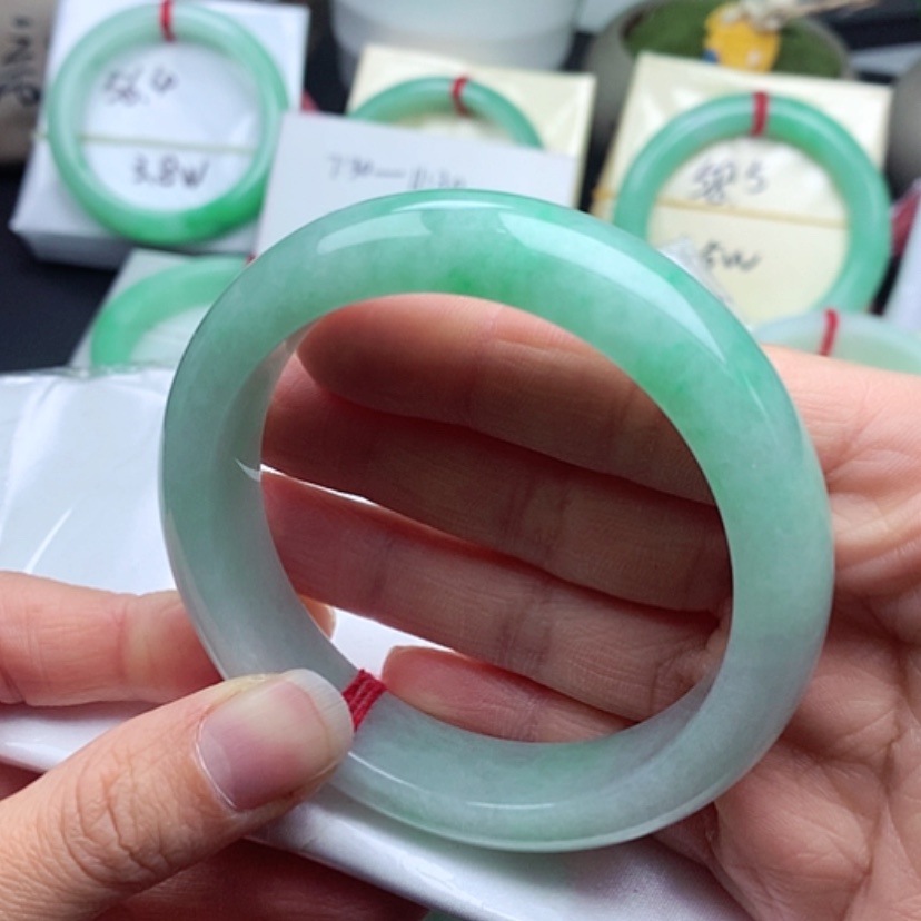 【闪购商品】翡翠手镯未镶嵌           正圈59晴底飘阳绿