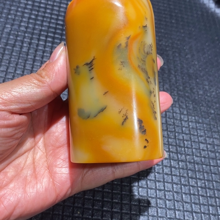 石英质玉（黄龙玉）未镶嵌颈饰