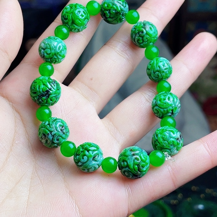 翡翠未镶嵌颈饰多样性