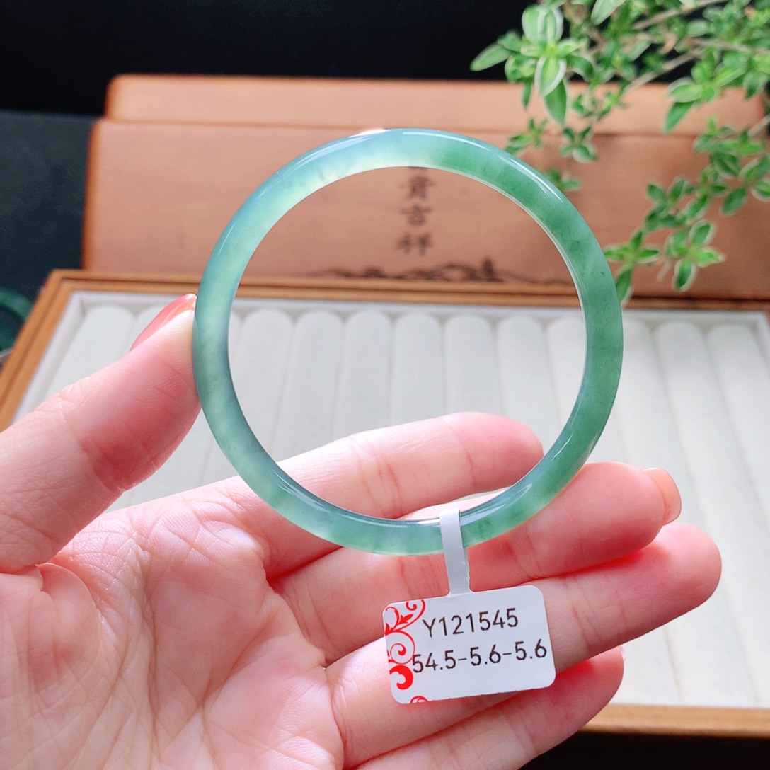 未镶嵌手镯（圆镯）翡翠