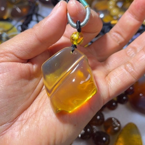 琥珀颈饰未镶嵌茶*