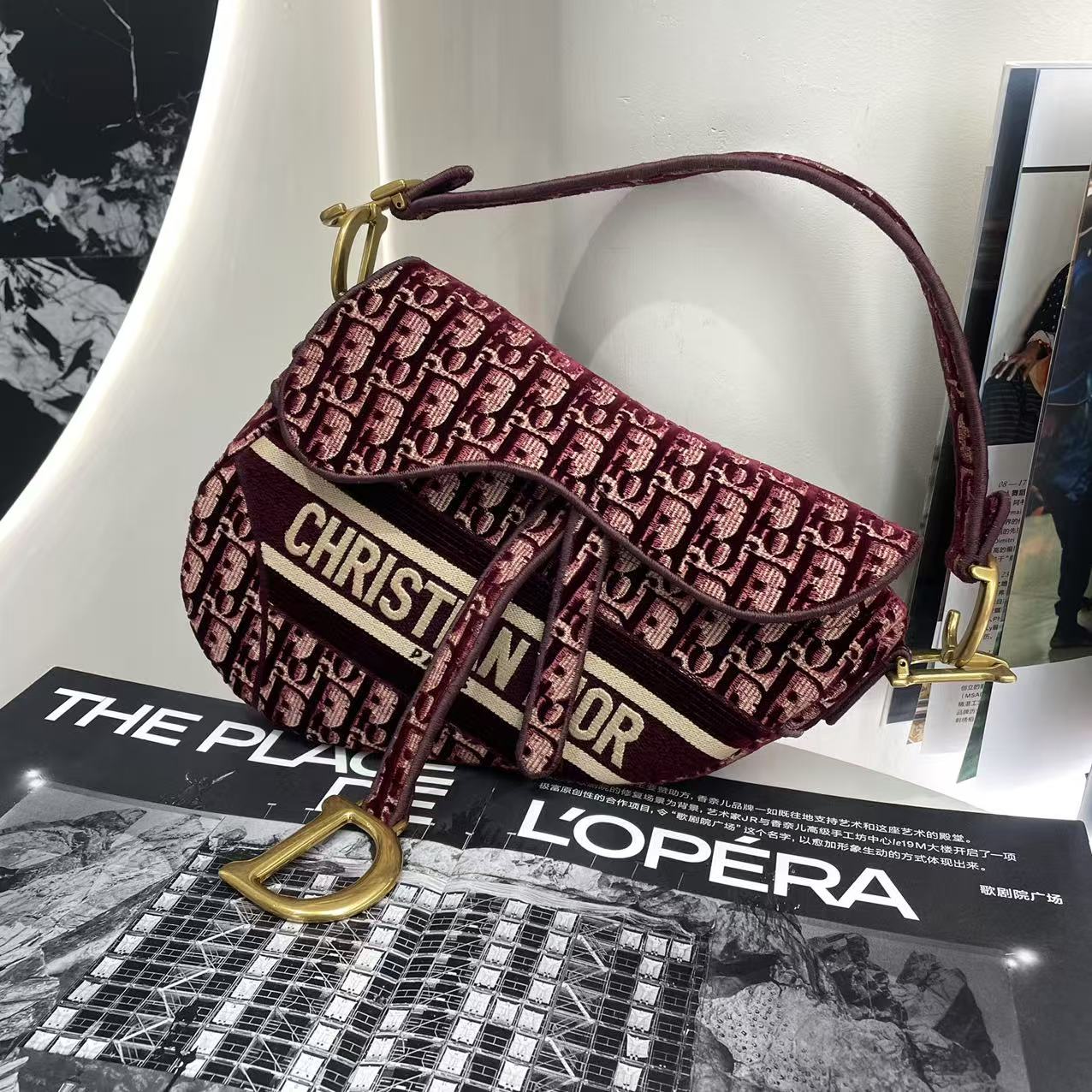 99新 DIOR/迪奥 9新 20年酒红丝绒刺绣中号马鞍包 单肩包