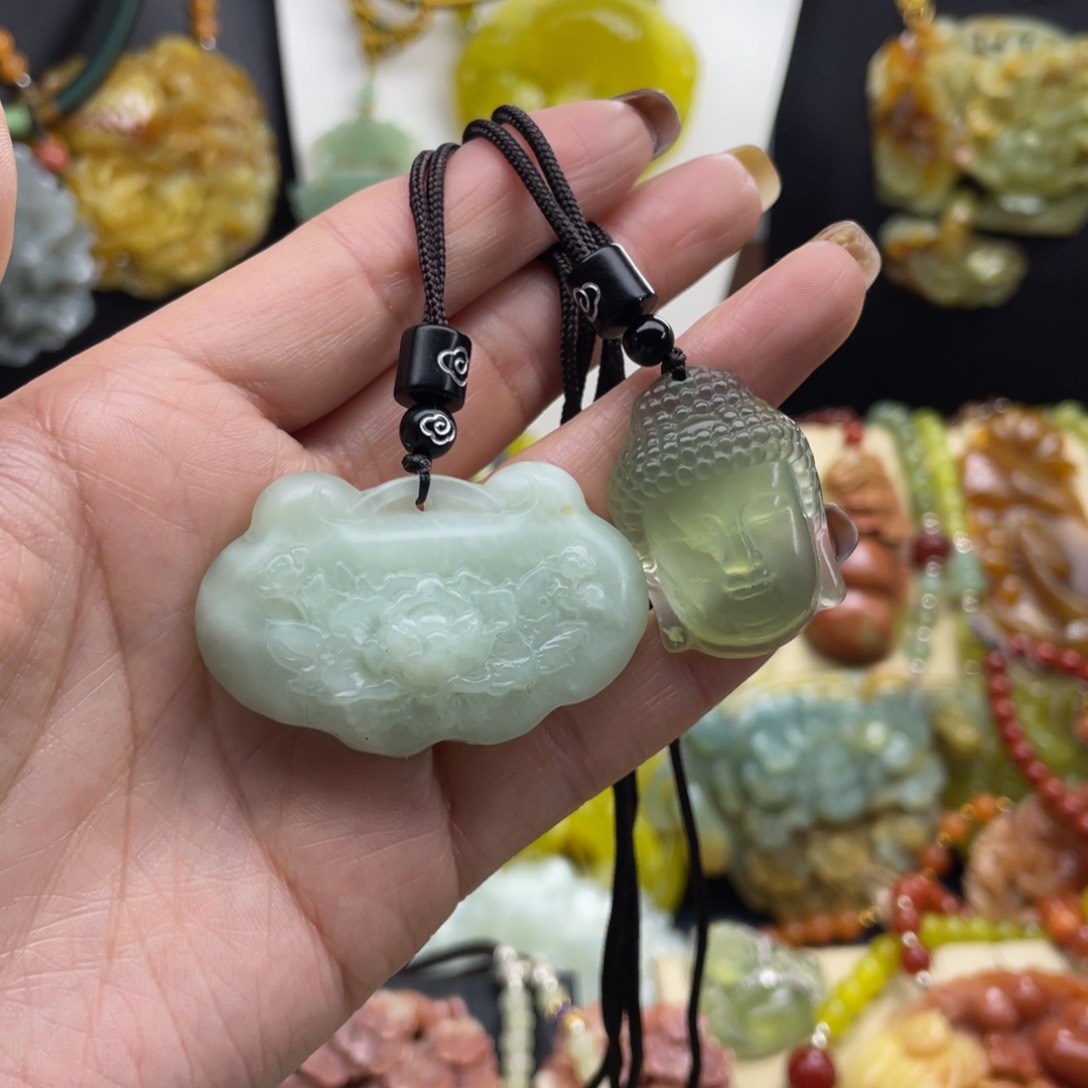 未镶嵌蛇纹石玉颈饰