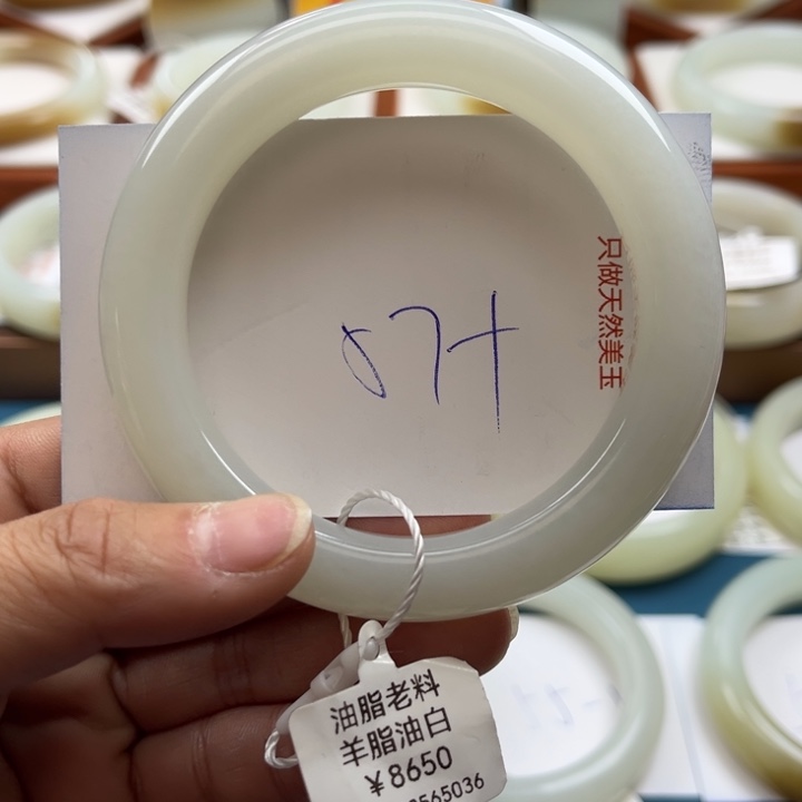 和田玉手镯未镶嵌柏*