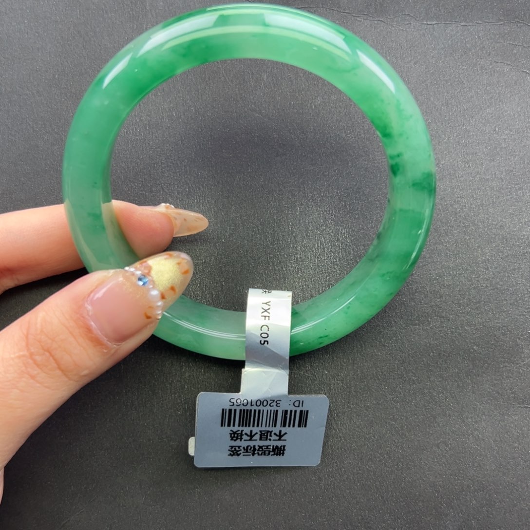 一***.石英岩玉未镶嵌手镯+60.9 会会