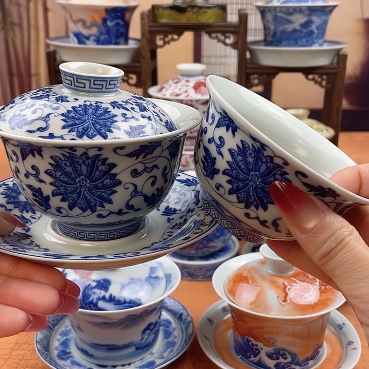 摆件陶青花缠枝莲压手杯+元宝盖碗