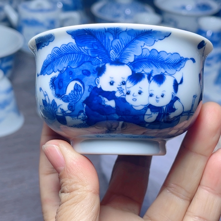 手绘青花童趣炉式杯