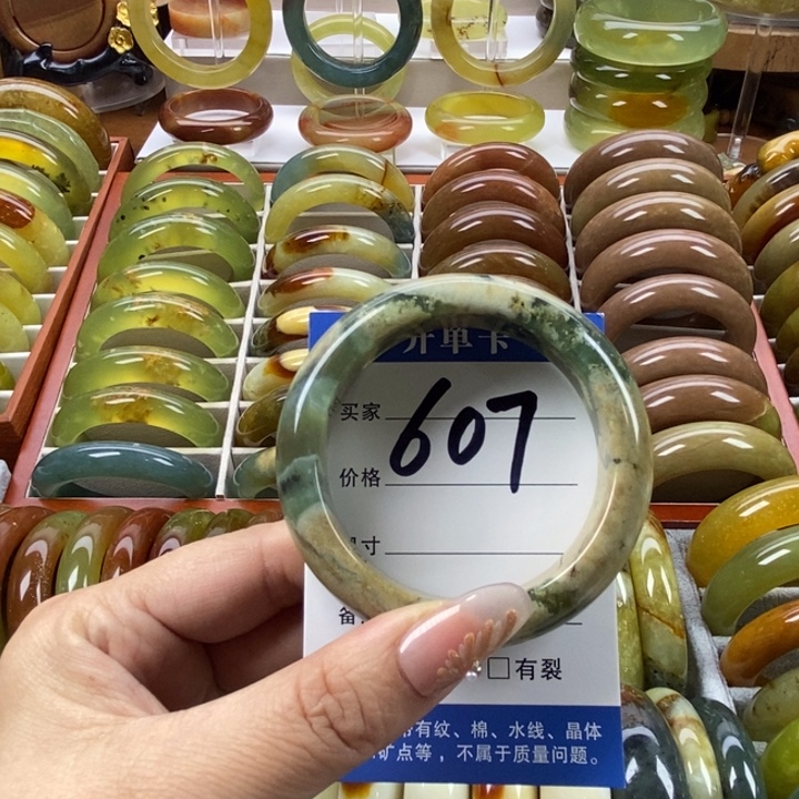 蛇纹石玉未镶嵌手镯