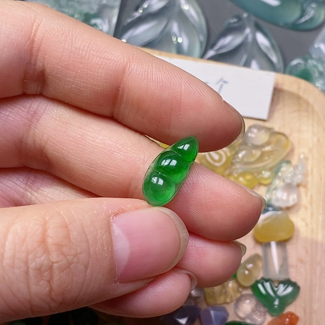 定制翡翠未镶嵌翡翠