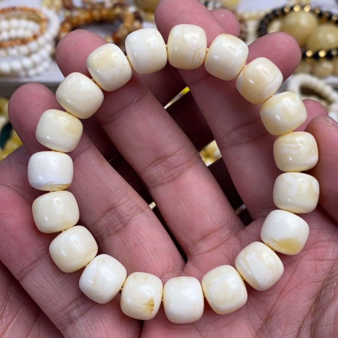 琥珀裸石未镶嵌云*12.2mm瓷白老型