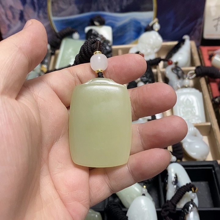 无***名和田玉未镶嵌颈饰