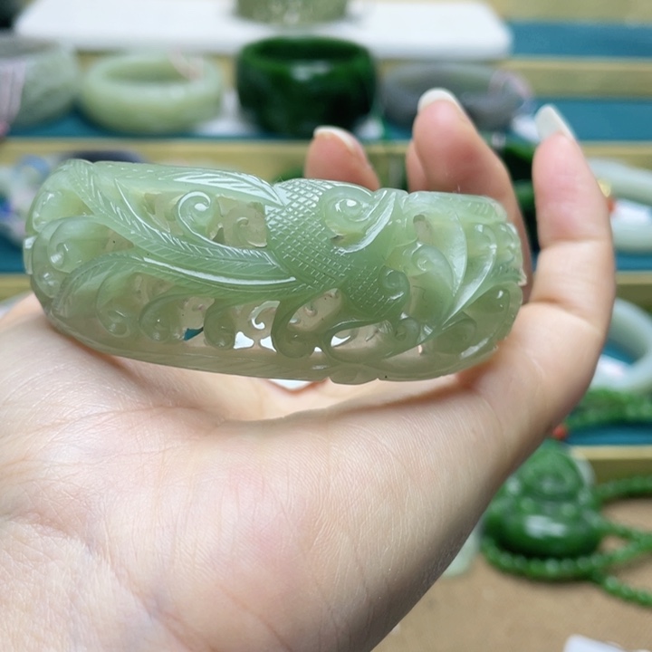 和田玉手镯圈口63+       编号95未镶嵌