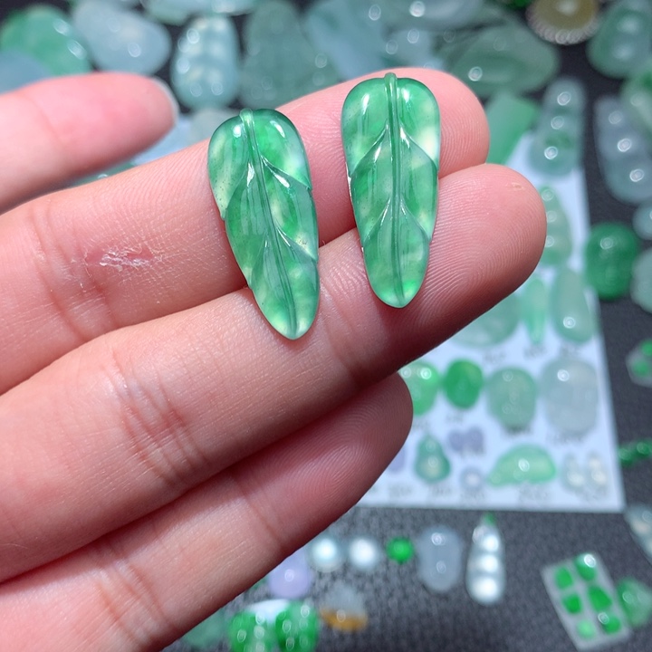 翡翠颈饰未镶嵌叶子