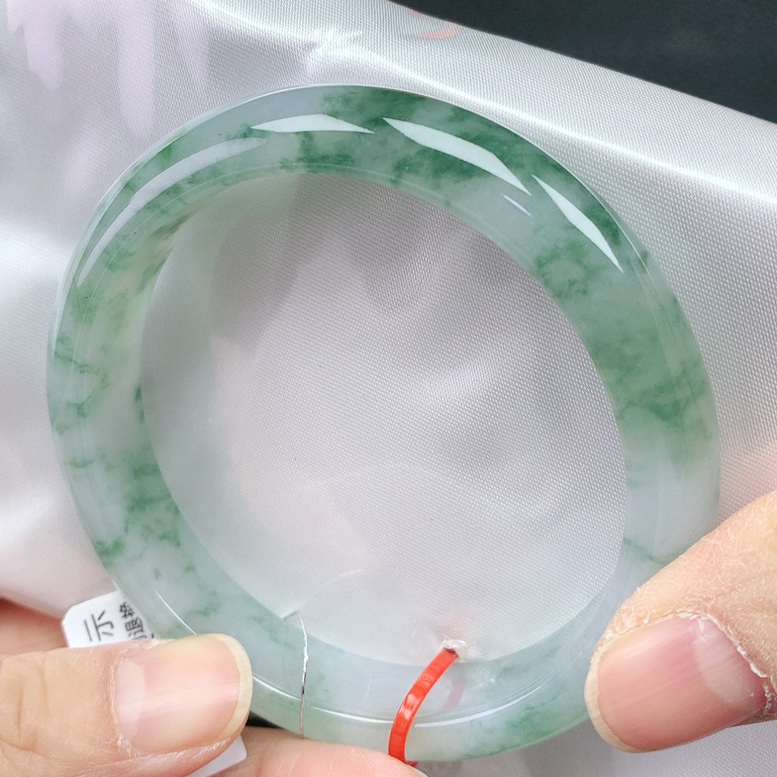 翡翠手镯未镶嵌60圈