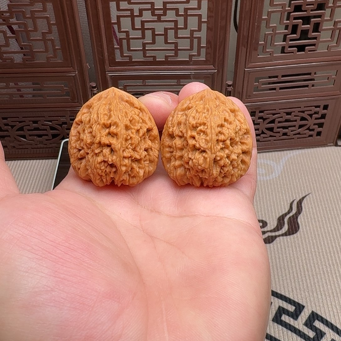 穹***把件文玩核桃38尺南疆石