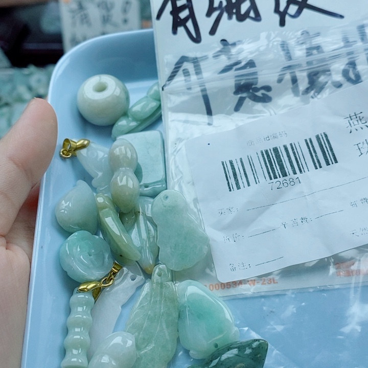 翡翠未镶嵌颈饰翡翠