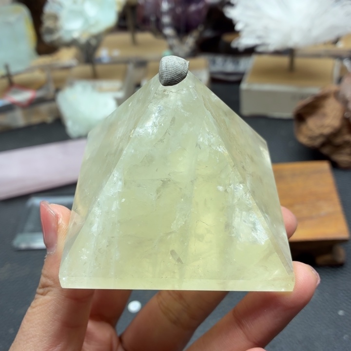 有机玻璃巴西黄水金字塔