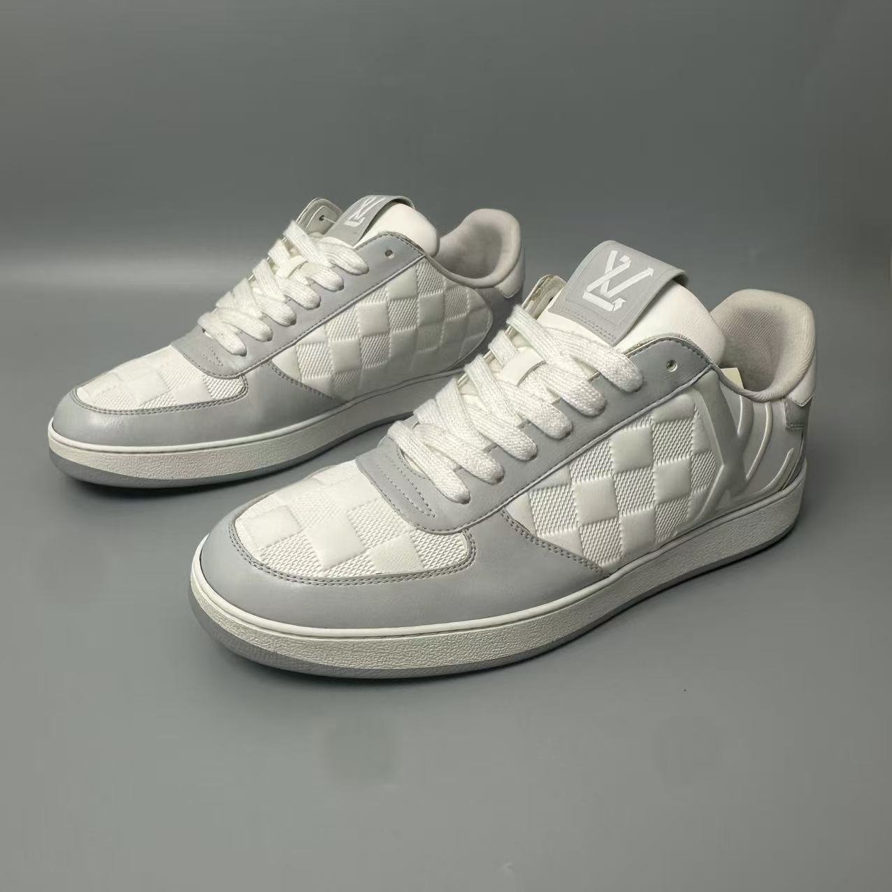 95新 LouisVuitton/路易威登 白灰棋盘格男士板鞋41.5欧码 jx240